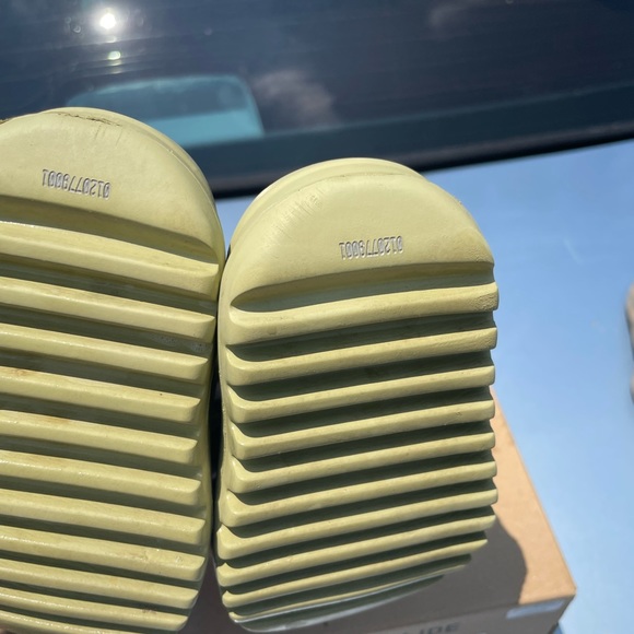 Yeezy slides size 8k toddler - Picture 5 of 6